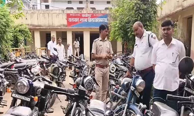 Alwar News: बुलेट पर बवाल: आधी रात को भीड़ ने घेरा थाना, पत्थरों की कर दी बौछार, 28 लोग गिरफ्तार