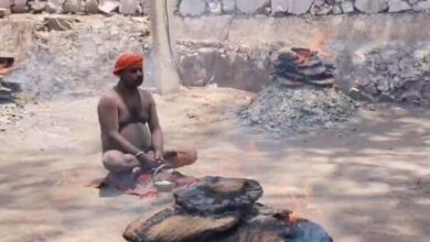 45 डिग्री की गर्मी और धधकती अग्नि के बीच योगी की 'पंचधूनी' तपस्या