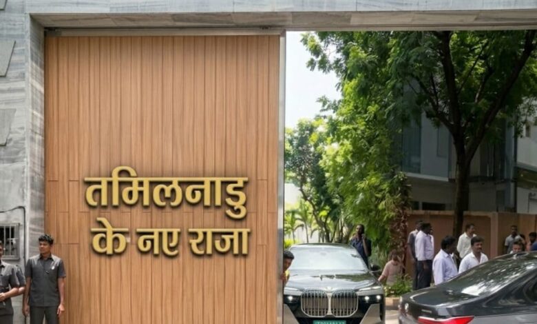 Vijay arrives to meet Governor: खुला 'महल' का दरवाजा, चमचमाती कार में बैठ 'तमिलनाडु का राजा' बनने की दावेदारी ठोंकने निकल पड़े विजय