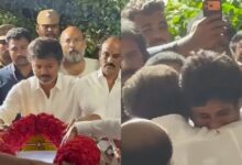 आरबी चौधरी के अंतिम संस्कार में भावुक हुए थलापति विजय, बेटे जीवा को देखकर नहीं रोक पाए आंसू, लगाया गले