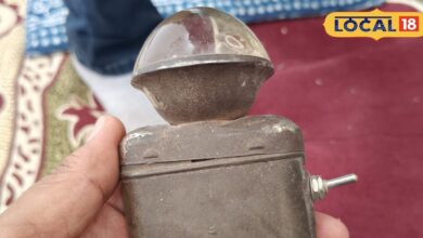 इंग्लैंड में बनी 70 साल पुरानी टॉर्च, आज भी 500 मीटर तक देती है तेज रोशनी