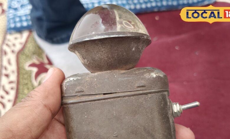 इंग्लैंड में बनी 70 साल पुरानी टॉर्च, आज भी 500 मीटर तक देती है तेज रोशनी