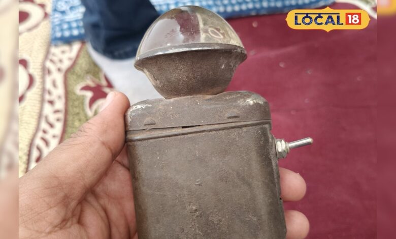 क्या आपने देखी 70 साल पुरानी टॉर्च? 500 मीटर तक रोशनी आज भी देती है नई टेक्नोलॉजी को टक्कर