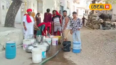 गांव में पानी नहीं आया तो एक साल से नंगे पैर घूम रहा यह शख्स!