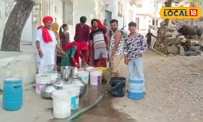 गांव में पानी नहीं आया तो एक साल से नंगे पैर घूम रहा यह शख्स!