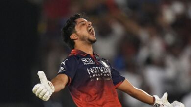 टूटे बल्ले से लेकर भुवी के छक्के और रसिक की जादुई डाइव तक... आखिरी ओवर की वो 6 गेंदें जिन्होंने मुंबई को किया बाहर