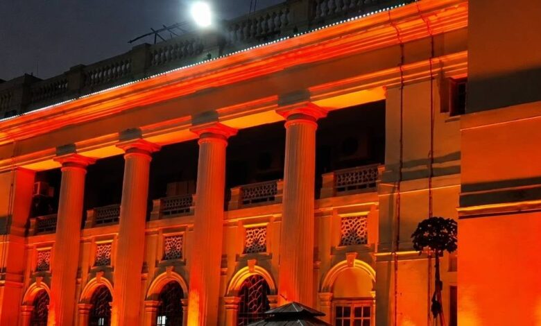 पश्चिम बंगाल में उखड़ने लगे TMC के तंबू, क्लबों से हटे ममता से सटे रहने के सबूत! TMC दफ्तरों पर अब भाजपा का कब्जा