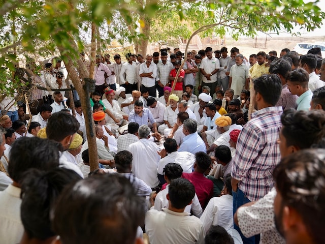 बाड़मेर में मजदूर आंदोलन, धरना स्थल पर ही सो रहे MLA रविन्द्र सिंह भाटी!