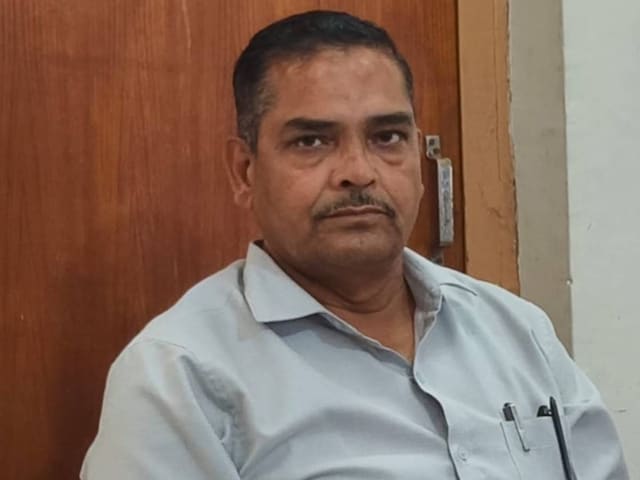रिटायरमेंट से ठीक 3 महीने पहले बिगड़ा अधिकारी का बुढ़ापा, चौपट हुआ करियर