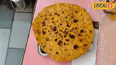 Famous Paratha: 2 फीट लंबा, आधा किलो भारी... अकेले नहीं खा पाएंगे बीकानेर का यह परांठा