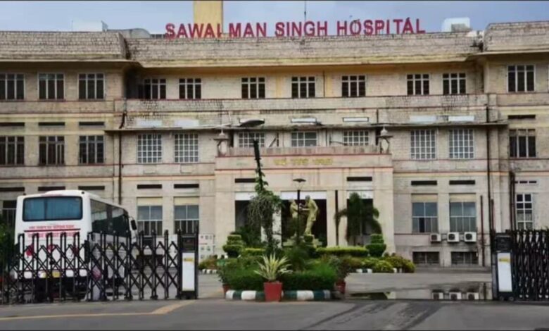 फाइलें बंद कमरे में, मरीजों की बढ़ी मुश्किलें; अब प्रशासन ने संभाली कमान