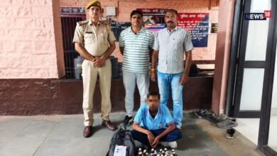 कोटा स्टेशन पर बड़ी कार्रवाई, कोच अटेंडेंट के बैग से 53 क्वार्टर वोदका जब्त