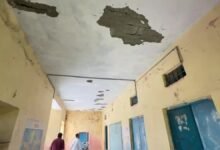 Chittorgarh News: जर्जर स्कूल में डर के साए में पढ़ रहे मासूम, कभी भी गिर सकता है छत का प्लास्टर