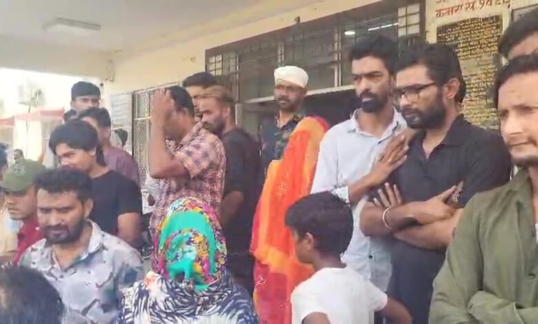 Nagaur News: मकराना में बेरिकेडिंग से टकराई कैंपर, दो युवकों की मौत, एक गंभीर घायल का इलाज जारी