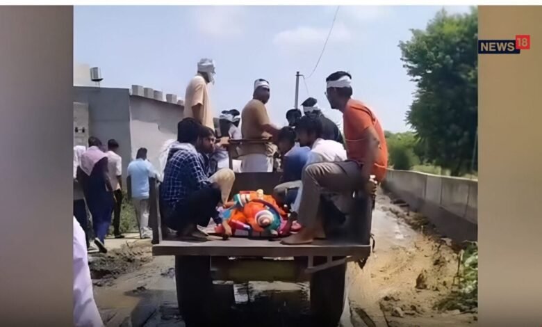 झुंझुनूं में अर्थी को ट्रैक्टर-ट्रॉली में श्मशान ले जाने की नौबत