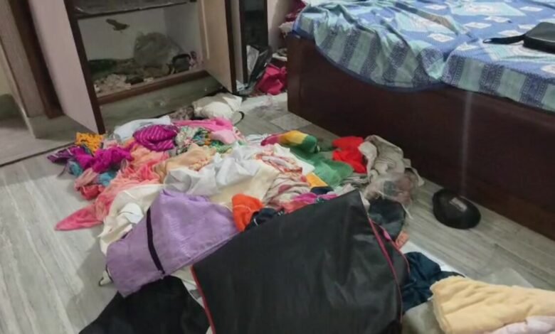 Ajmer News: ताले टूटे सामान बिखरा मिला, सूना मकान देख चोरों ने बोला धावा, लाखों के जेवरात और लाखों नकद पार
