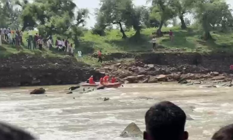 Baran News: रेपी नदी में बहे दादा-पोते के शव दो दिन बाद बरामद, रपट पार करते समय तेज बहाव में बाइक समेत बहे