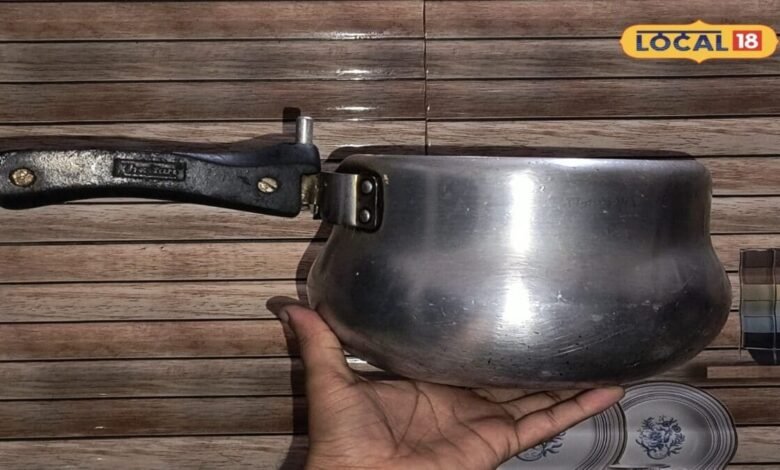 How to Clean Pressure Cooker | How to Remove Black Stains from Pressure Cooker | प्रेशर कुकर साफ करने के घरेलू उपाय | प्रेशर कुकर क्लीनिंग टिप्स |