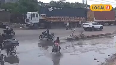 Jodhpur News: पहले बस और दो ट्रक फंसे, अब तीन बाइक सवार गिरे, सांगरिया फाटक पर पानी में छिपा गड्ढा बना मुसीबत
