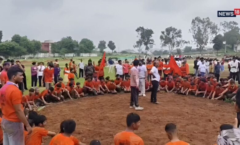 डूंगरपुर में संघ का युवा शंखनाद, बर्फ और अग्नि के बीच युवाओं ने दिखाया शौर्य