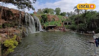 बारिश में झरिया महादेव मंदिर और झरना बना पर्यटकों की पसंद