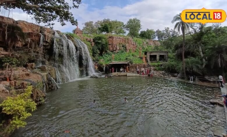 बारिश में झरिया महादेव मंदिर और झरना बना पर्यटकों की पसंद