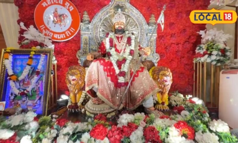 मुंबई के कलाकारों ने तैयार किया 8 फीट ऊंचा भव्य कांच का सिंहासन, पहली बार रथ के साथ निकली अनूठी यात्रा