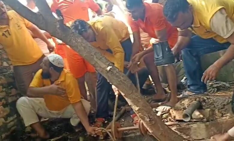 Karauli News: 100 फीट गहरे कुएं में गिरा दंपती, महिला की मौत, एसडीआरएफ ने युवक को सुरक्षित निकाला