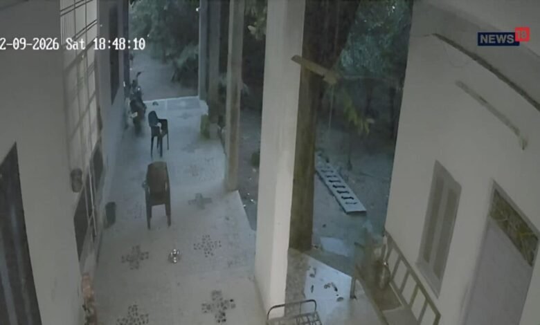 Dungarpur: घर में घुसा लेपर्ड, कुत्तों पर किया हमला, CCTV में हुआ कैद