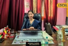 Anushka Pareek UPSC: बेटी बनी अफसर तो छलक पड़े पिता के आंसू, पहली पोस्टिंग पर अनुष्का ने संभाली कमान