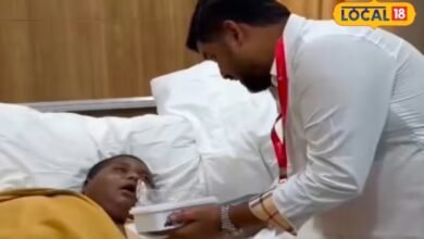 Murshidabad Jal Manav। Iqbal Murshidabad news। पानी से बाहर आते ही होती थी जलन, तो तालाब को बनाया घर... अब किस हाल में इकबाल