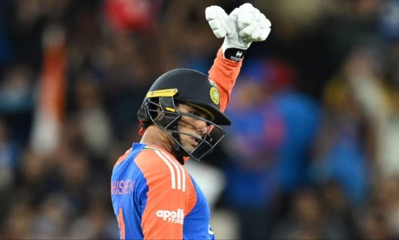 अभिषेक शर्मा के नाम 5 बड़े रिकॉर्ड...पावरप्ले में कत्लेआम से लेकर 30 गेंदों के शतक तक, बदल दी टी20 क्रिकेट की परिभाषा