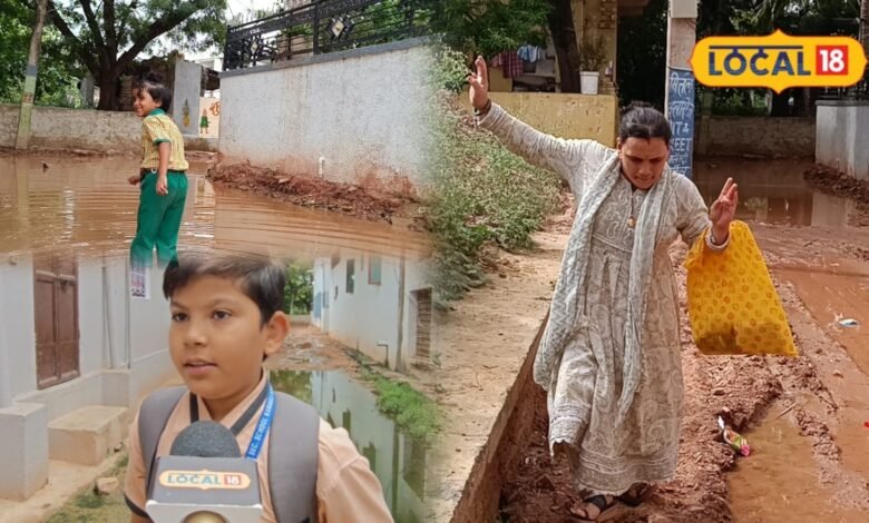 सीवर का पानी सड़कों पर, कीचड़ में फिसल रहे बच्चे और बुजुर्ग