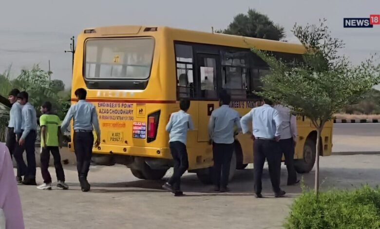 खैरथल में स्कूल बस खराब, मासूम बच्चों से लगवाया धक्का, वीडियो वायरल