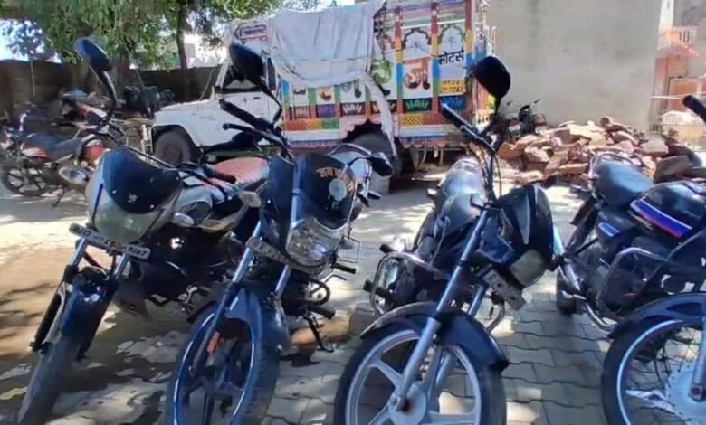 Jhalawar News: झालावाड़ में सट्टेबाजों पर पुलिस का बड़ा एक्शन, 18 आरोपी गिरफ्तार और 7 वाहन जब्त