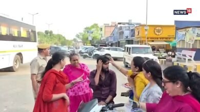 झुंझुनूं में नवरात्र में डांडिया नहीं, महिलाओं ने बांटे हेलमेट