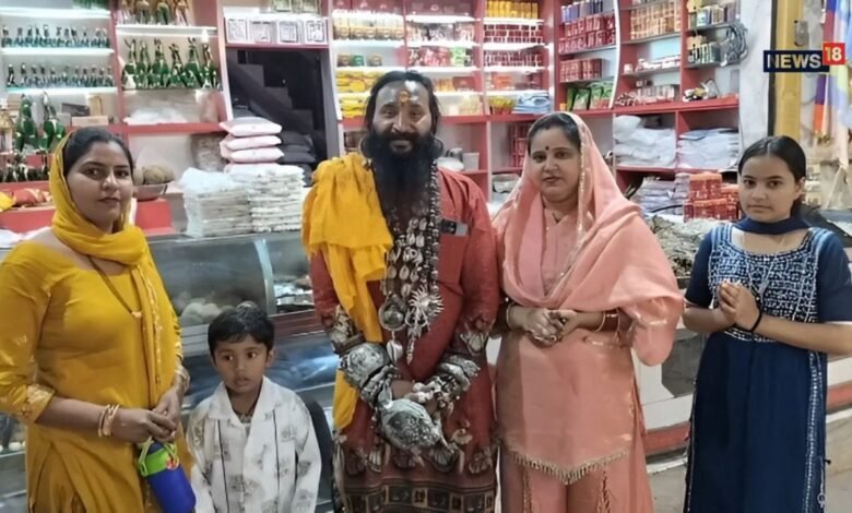 Ramu Rajasthani: 10 किलो चांदी पहनकर रामदेवरा पहुंचे कलाकार रामू राजस्थानी