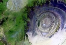 Mysterious Place on Earth: Eye of Sahara| रेगिस्तान में रहस्यमयी दैत्य की आंख एलियंस से कनेक्शन या कोई चमत्कार? अंतरिक्ष से भी दिखती है साफ-साफ
