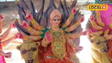 Sikar Durga Idol: सीकर में दिन-रात गढ़ी जा रहीं मां दुर्गा की प्रतिमाएं, बंगाल की मिट्टी से बन रही भव्य प्रतिमाएं